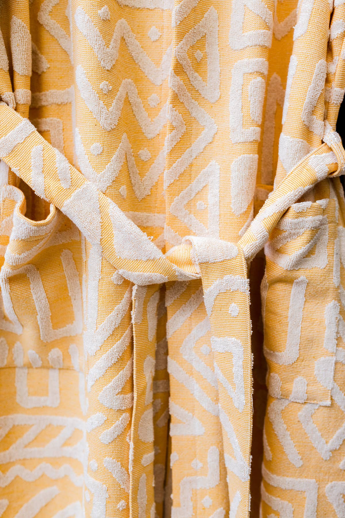 MixGeo raised terry Turkish bathrobe, hooded with a geometric jacquard | Kikoya