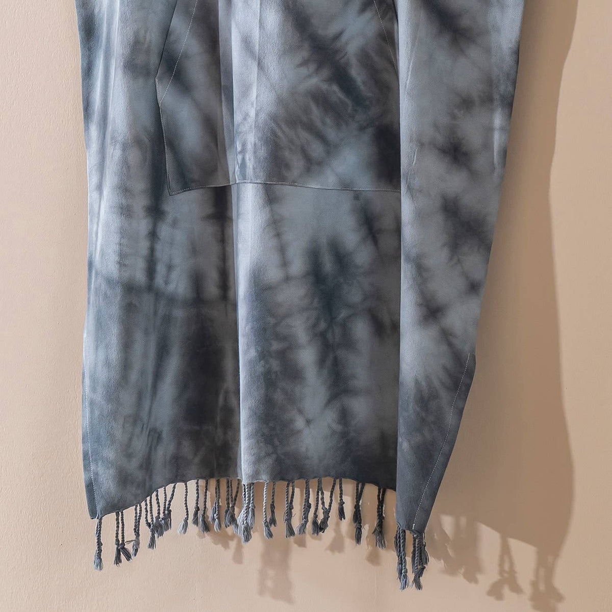 Silver Adult Hooded Changing Poncho – Grey Tie-dye, detail | Kikoya