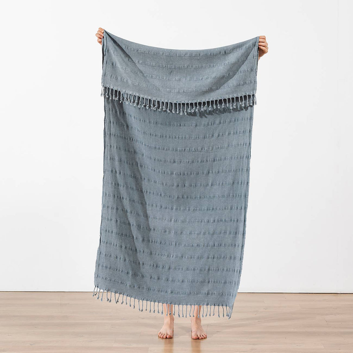 Stonewashed Turkish beach towel – Light Anthracite | Kikoya