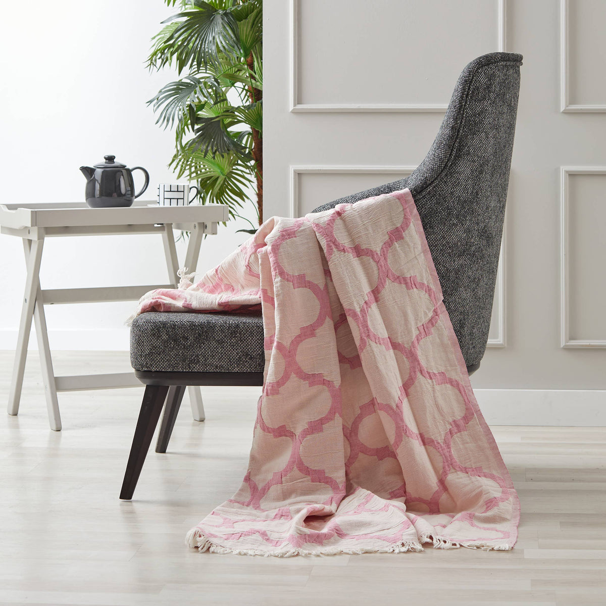 Trellis linen cotton Turkish throw – quatrefoil, weave and fringe detail | Kikoya