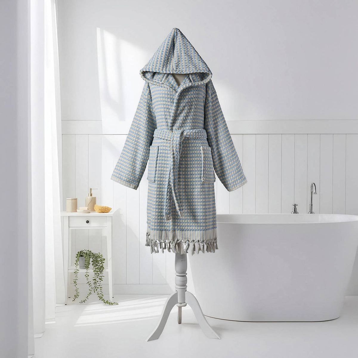 Pompom Turkish bathrobe – Baby Blue, Hooded, texture detail | Kikoya