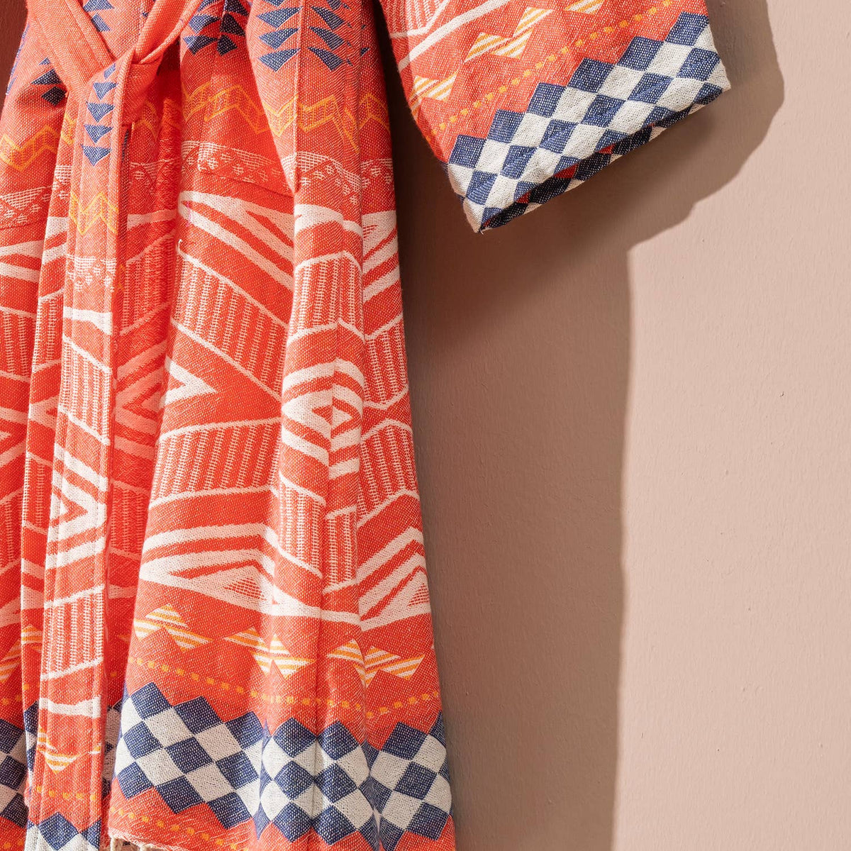 Tribal flat-woven Turkish bathrobe in coral & navy – kimono, fringed hem | Kikoya
