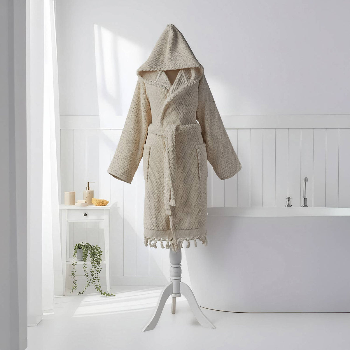 Pompom Turkish bathrobe – Natural, Hooded, texture detail | Kikoya