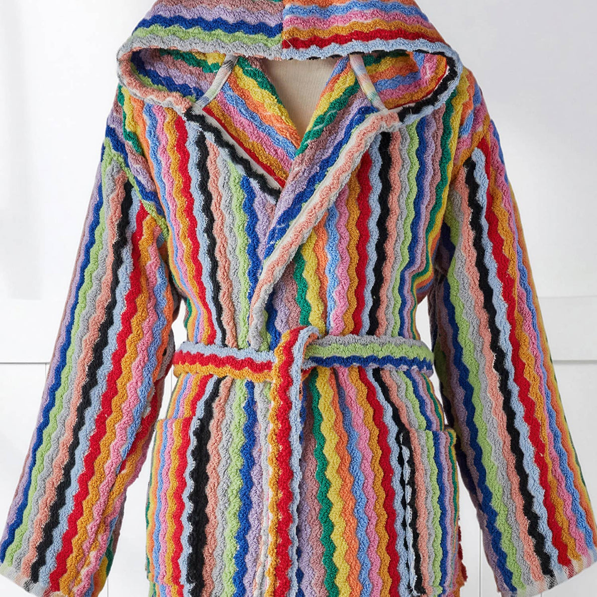 Pompom Turkish bathrobe – Zigzag Multicolor, Hooded, texture detail | Kikoya
