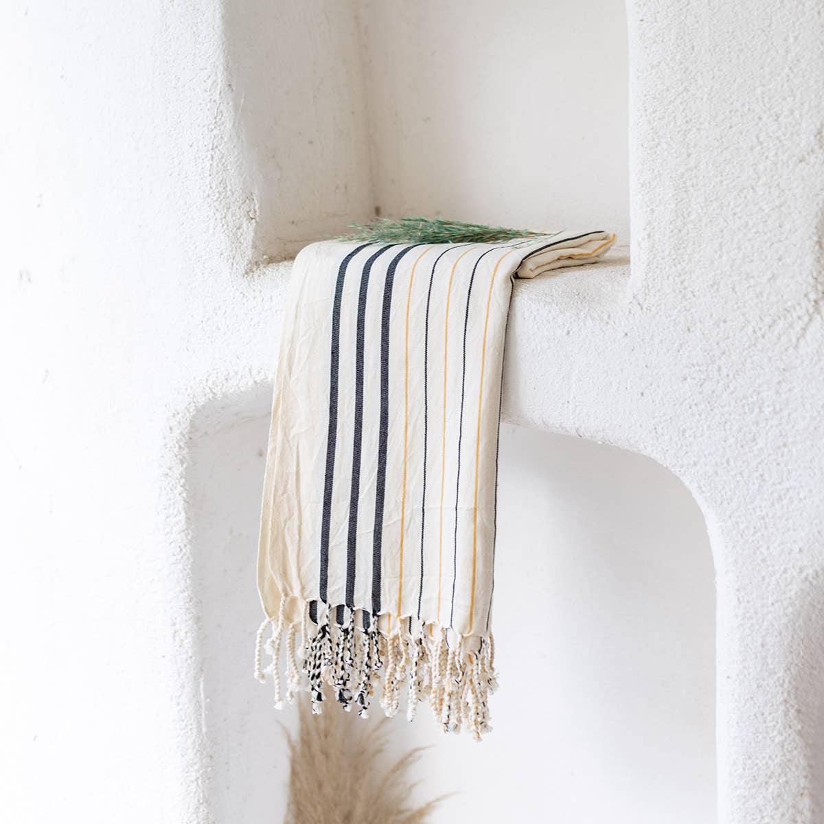 Imsa striped Turkish beach towel – Black | Kikoya