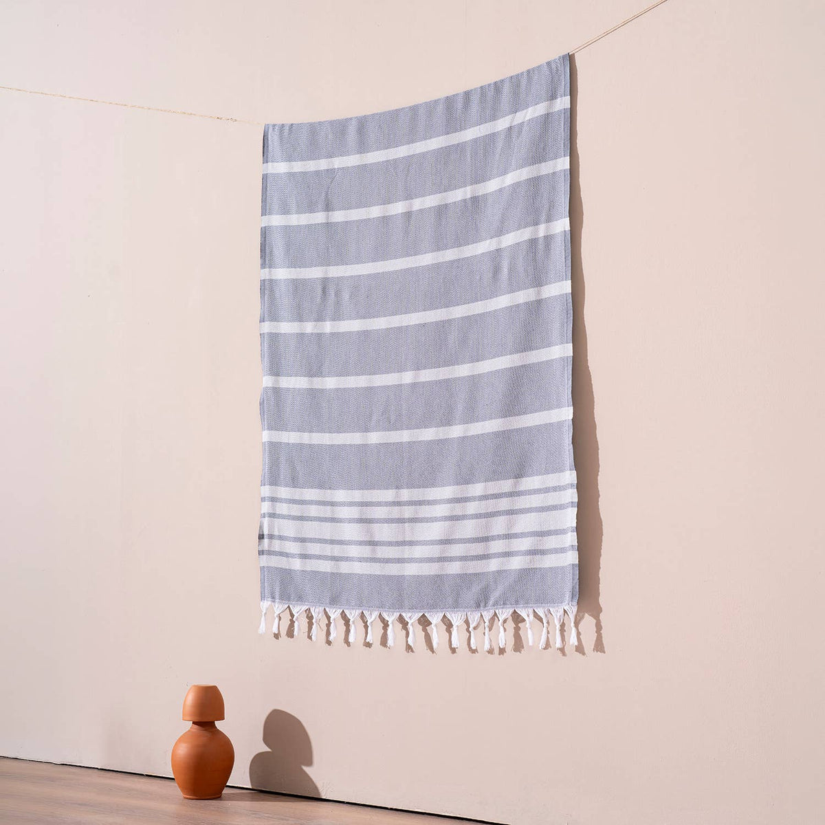 Luxe Herringbone Turkish towel – Anthracite/Grey, anthracite with grey stripes, fringe detail | Kikoya