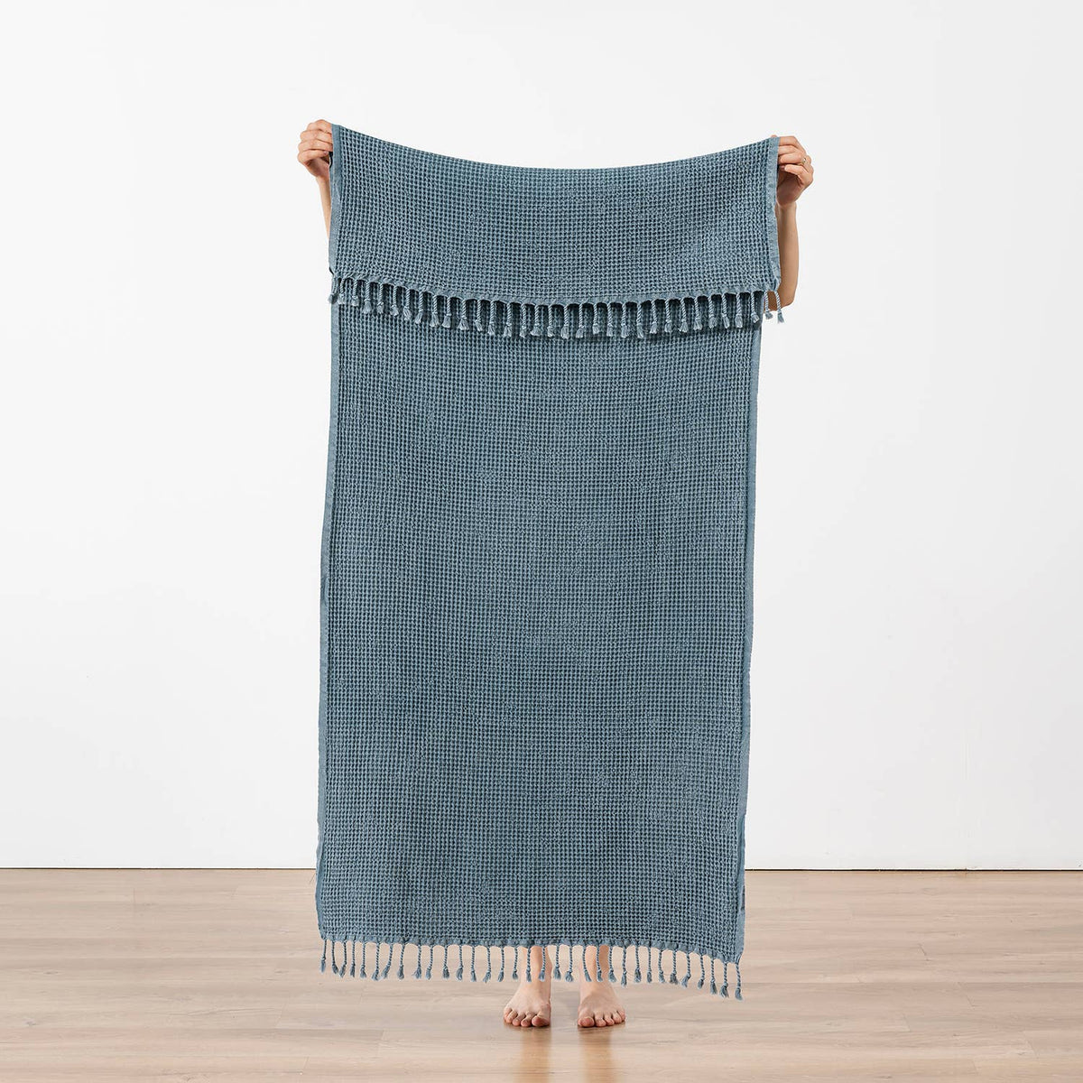 Waffle stonewashed Turkish beach towel – Anthracite | Kikoya