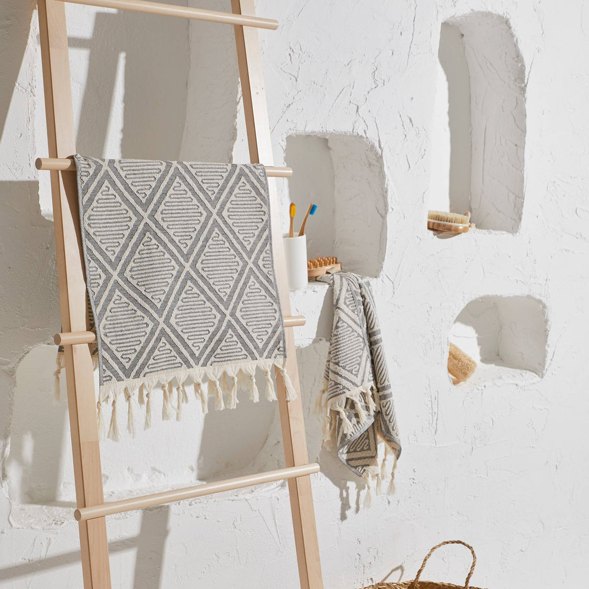 Double terry Turkish hand towel with woven jacquard pattern | Kikoya
