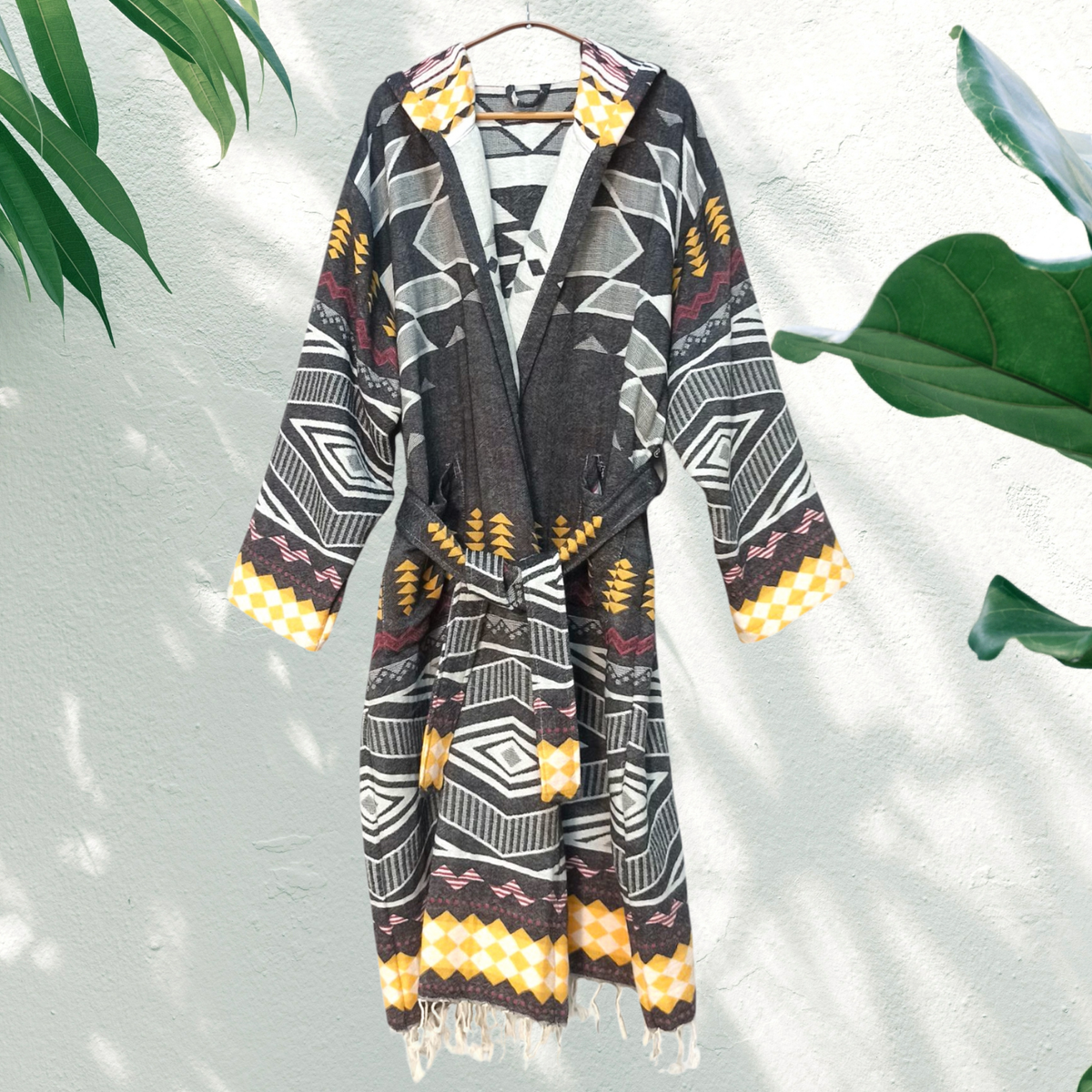 Tribal flat-woven Turkish bathrobe in black & white – kimono, pompom trim | Kikoya