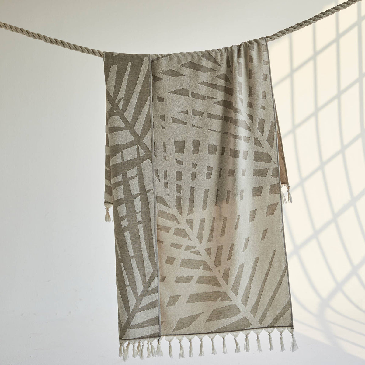Palm leaf Turkish terry towel with woven jacquard, 36x66 in | Kikoya