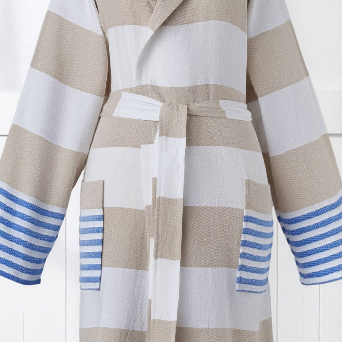Mediterranean flat-woven Turkish hooded bathrobe – Beige & Blue, tie belt and pocket detail | Kikoya