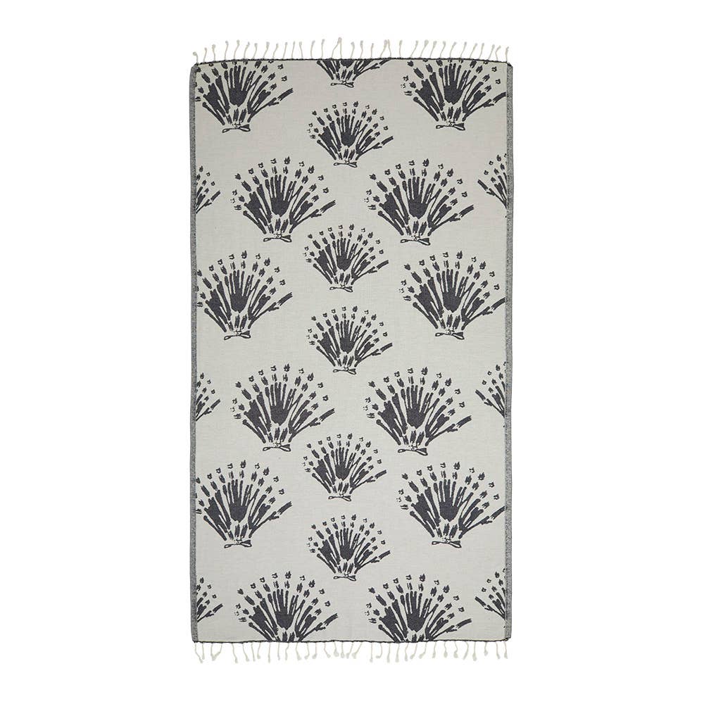Seashell jacquard Turkish beach towel, 35x70 in, flat-woven with knotted fringe | Kikoya
