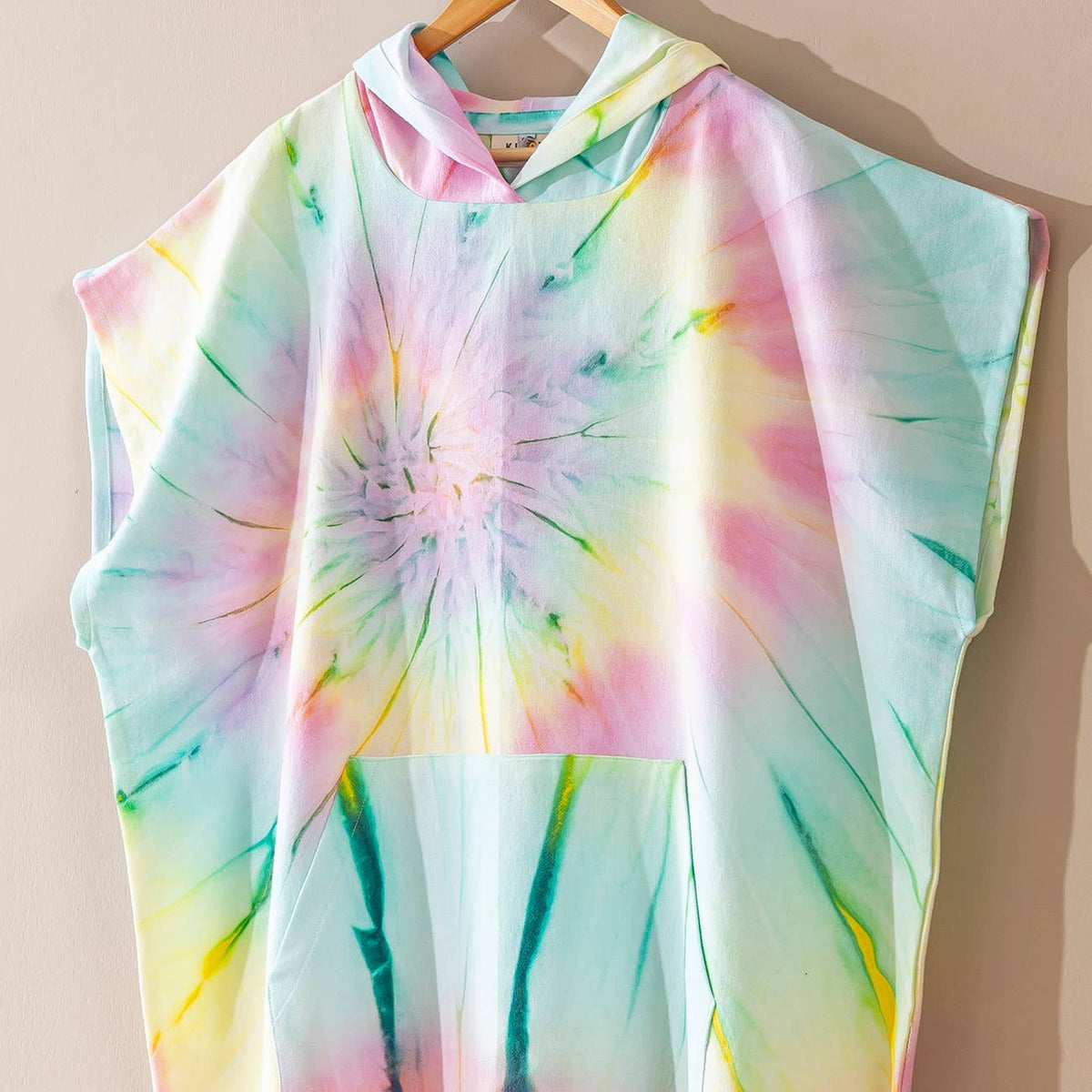 Supernova Adult Hooded Changing Poncho – Multicolor Tie-dye, detail | Kikoya