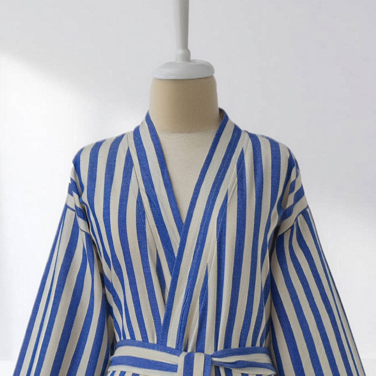 Kimono collar and shoulder detail of the blue and cream zebra stripe bathrobe | Kikoya