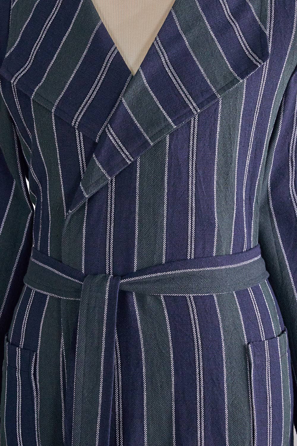 Pinstripe Turkish cotton bathrobe in navy – shawl collar | Kikoya