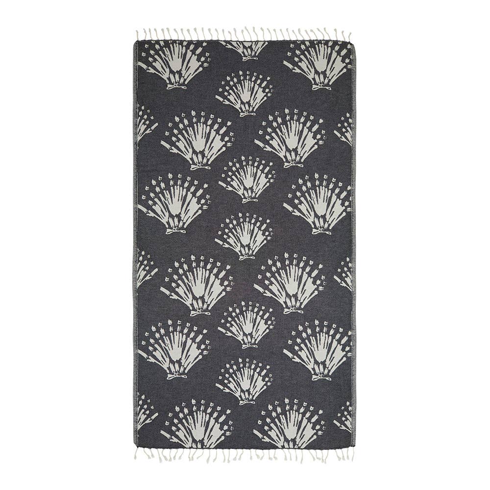 Seashell jacquard Turkish beach towel, 35x70 in, flat-woven with knotted fringe | Kikoya