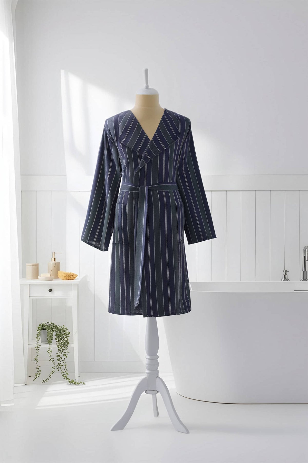 Pinstripe Turkish cotton bathrobe in navy – shawl collar | Kikoya