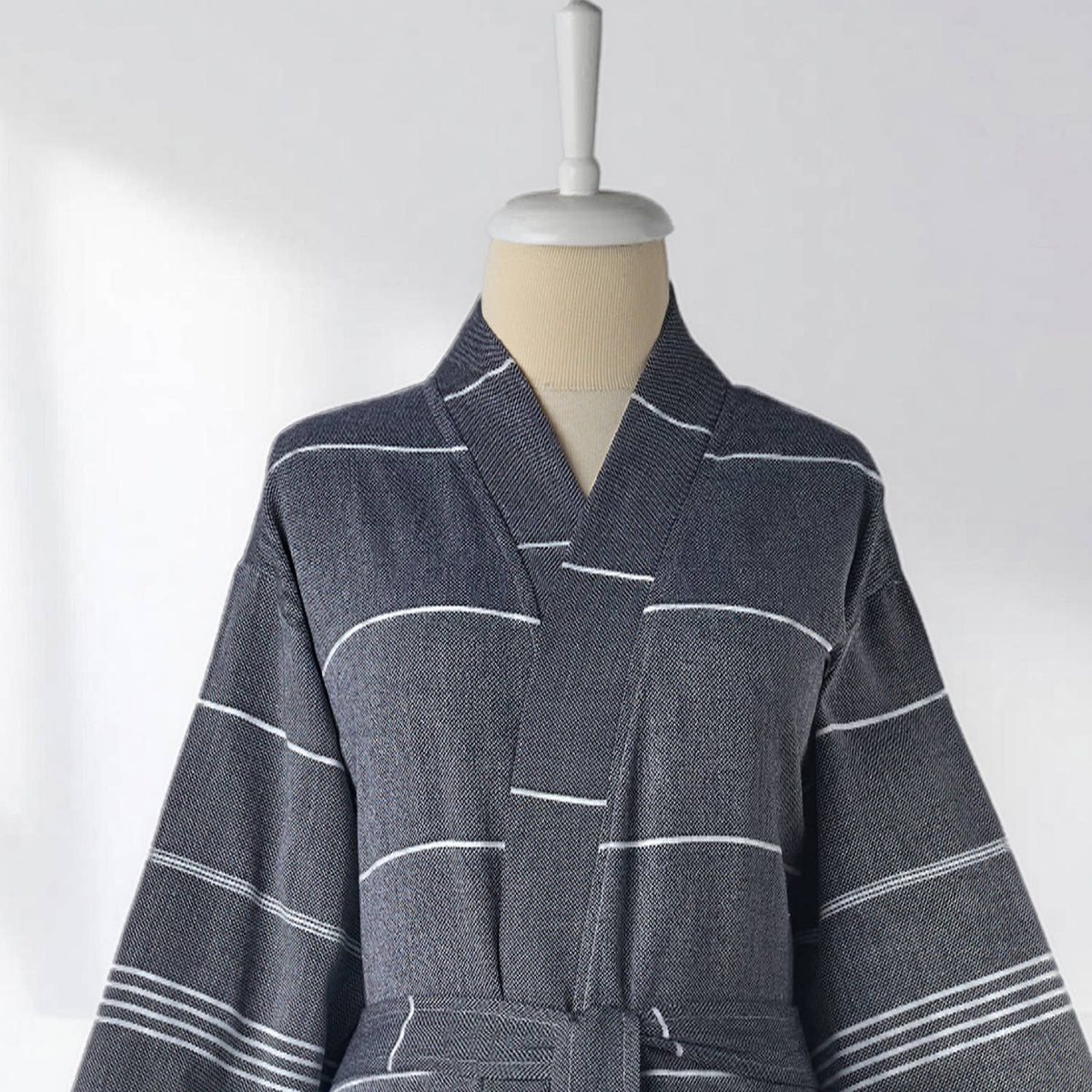 Sultan Turkish kimono bathrobe – Black, kimono collar detail | Kikoya