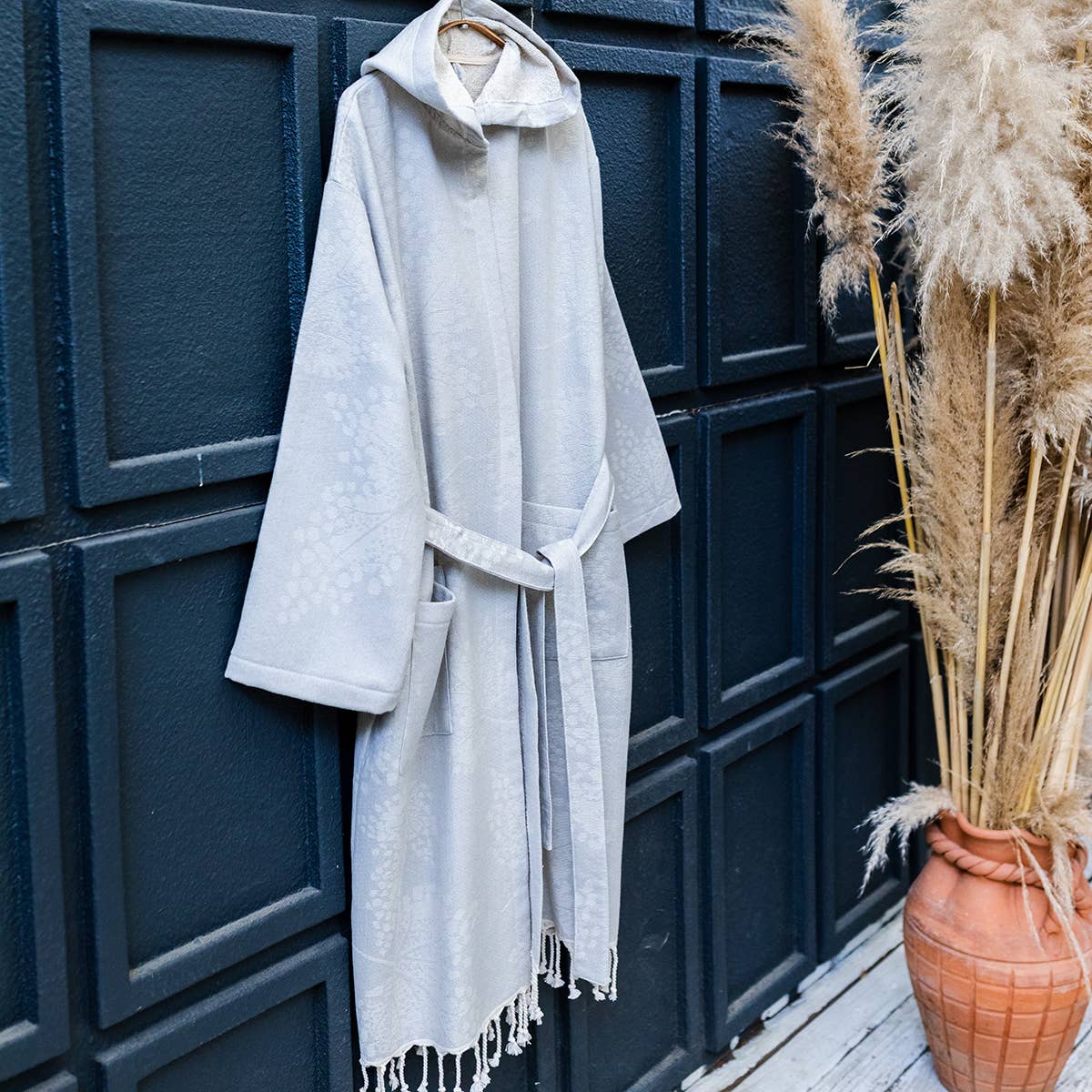 Leaves raised terry Turkish bathrobe, hooded, grey leaf jacquard | Kikoya