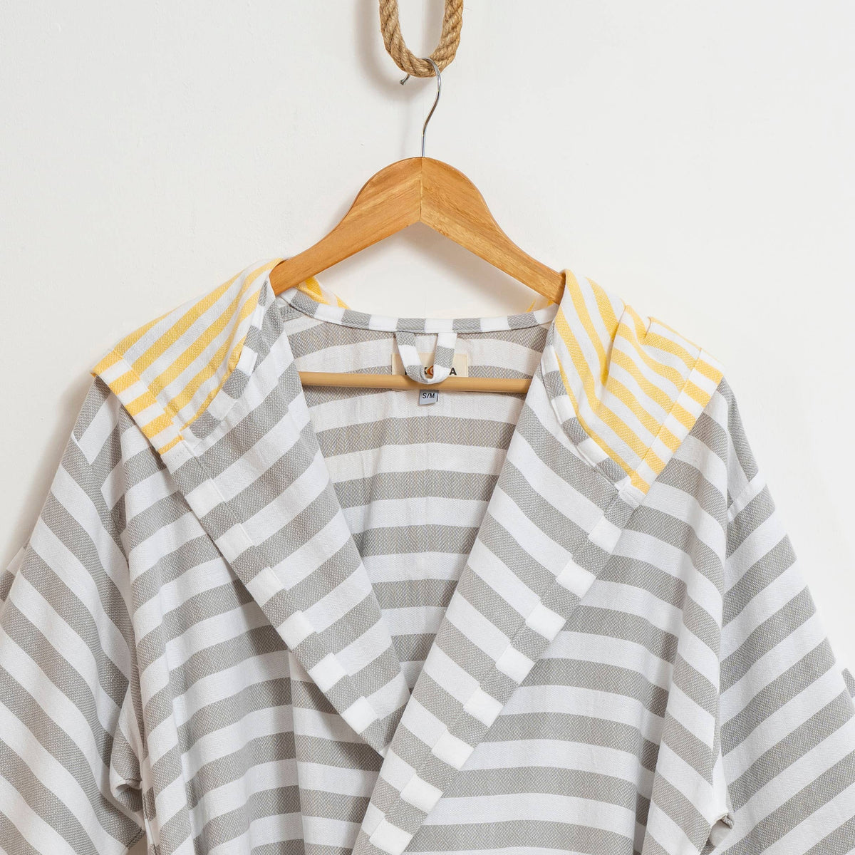 Capri flat-woven Turkish bathrobe in grey & yellow – hooded | Kikoya