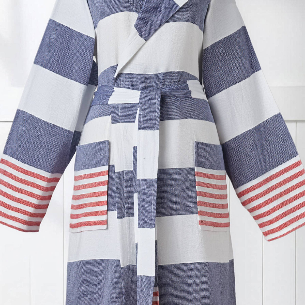 Mediterranean flat-woven Turkish hooded bathrobe – Navy & Red, tie belt and pocket detail | Kikoya