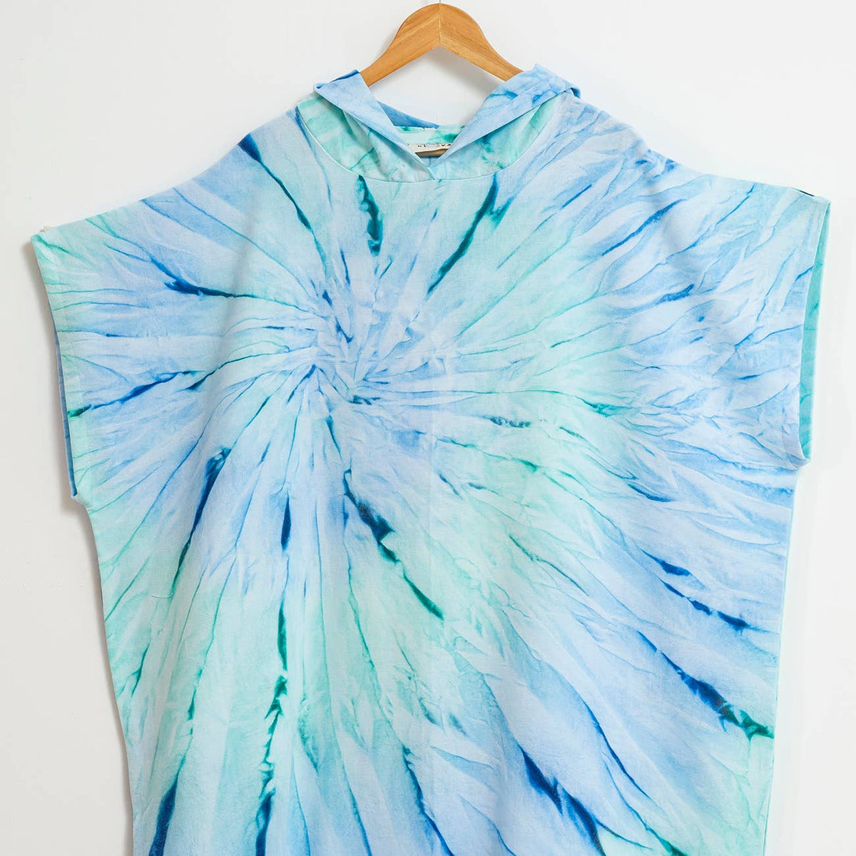 Ocean Adult Hooded Changing Poncho – Blue Tie-dye, hood detail | Kikoya