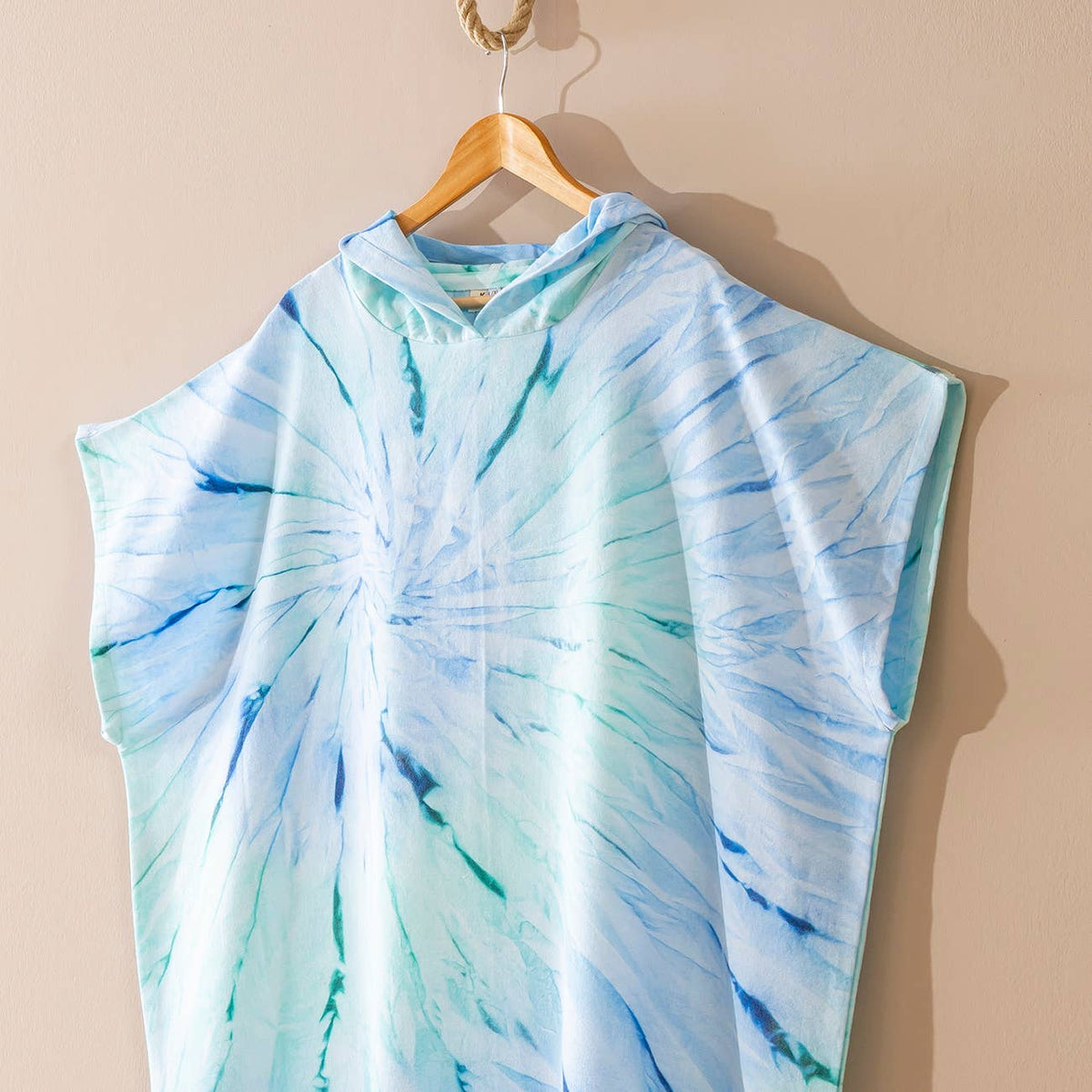 Ocean Adult Hooded Changing Poncho – Blue Tie-dye, detail | Kikoya