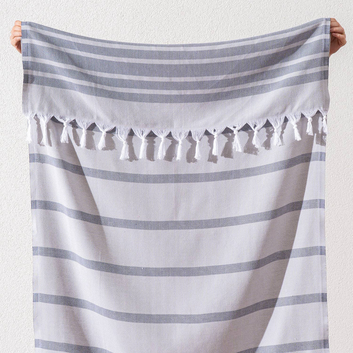Luxe Herringbone Turkish towel – Grey/Anthracite, grey with anthracite stripes, fringe detail | Kikoya