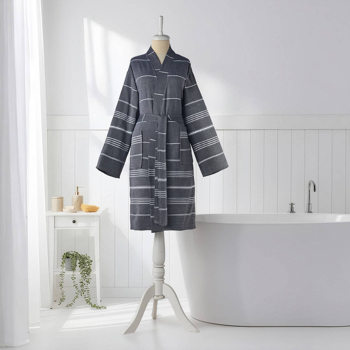 Sultan Turkish kimono bathrobe – Black, full length | Kikoya