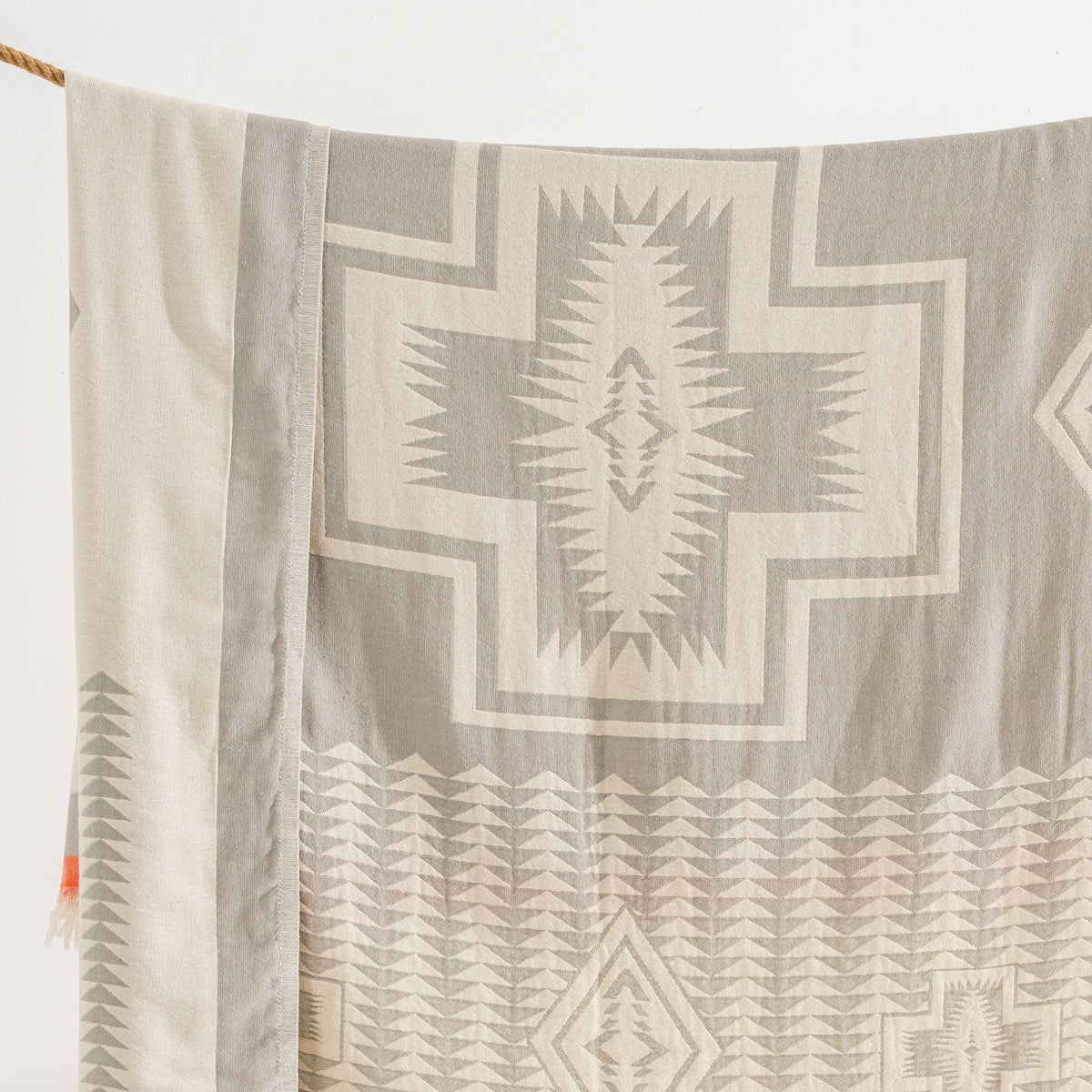 Giha Turkish cotton throw blanket – Southwestern Cross, Light Grey, pattern detail | Kikoya