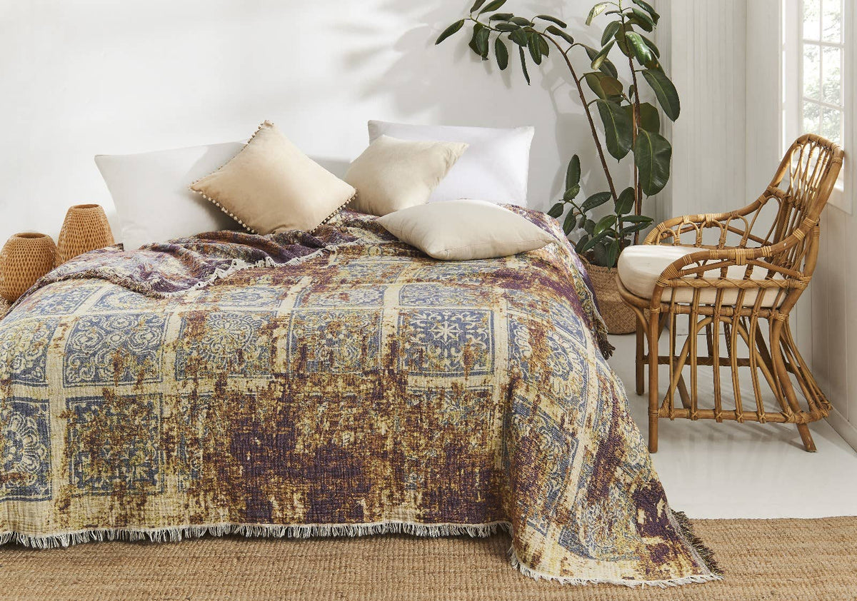 Rustic Turkish cotton muslin bedspread – vintage medallion, alternate view | Kikoya